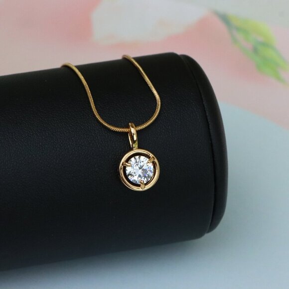 "Classic White Round Pendant with Gold Plated Frame – Elegant Shine, XPPT1707 - Picture 6 of 13